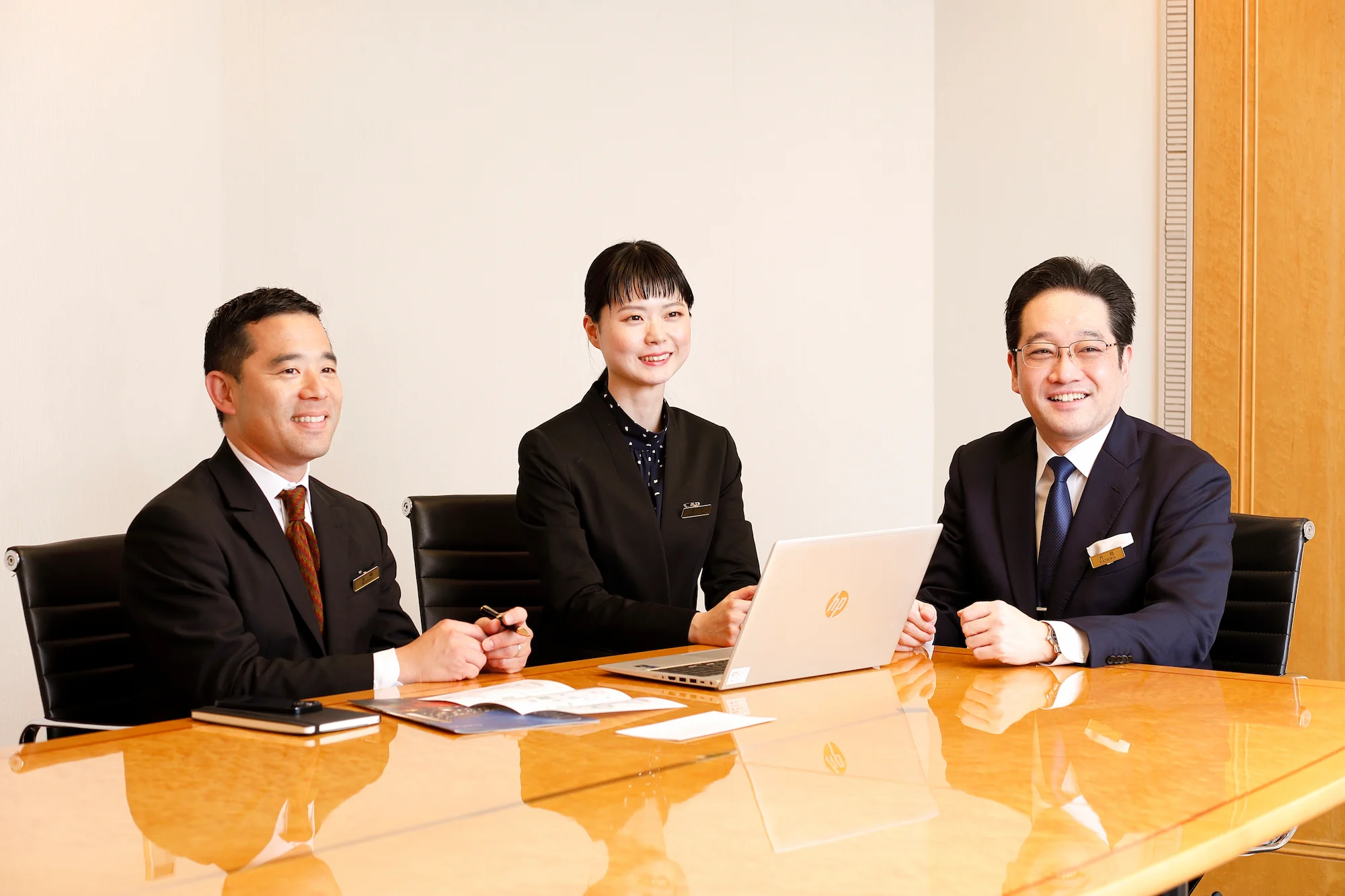 左から、ホテルニューオータニ(東京)岩﨑様、濱川様、片岡様